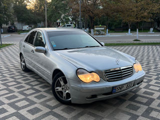 Mercedes C-Class foto 4