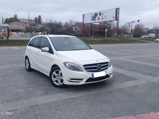 Mercedes B-Class foto 2