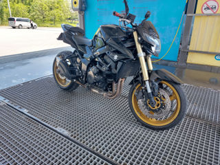 Suzuki GSR 750 S foto 9