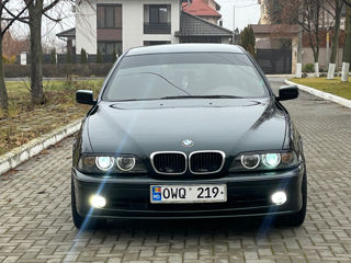 BMW 5 Series foto 2