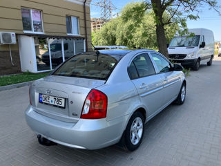 Hyundai Accent foto 2