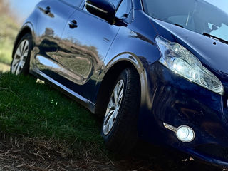 Peugeot 208 foto 3