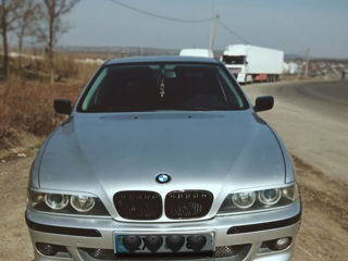 BMW 5 Series foto 3