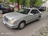 Mercedes E Class foto 2