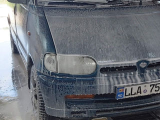 Nissan Serena foto 2