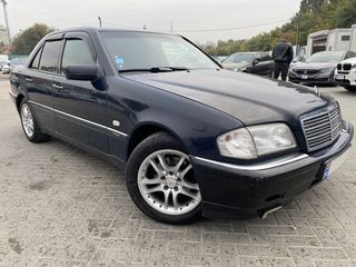 Mercedes C Class foto 10