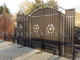Porți, garduri, gratii, balustrade, copertine, uși metalice, alte confecții din fier forjat.