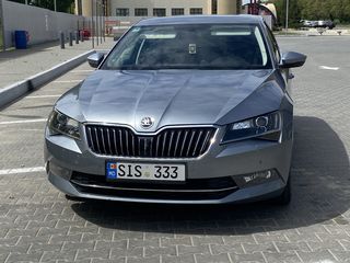 Skoda Superb foto 2