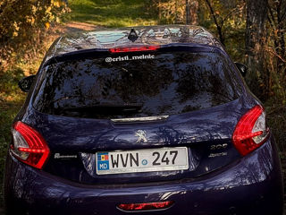 Peugeot 208 foto 2