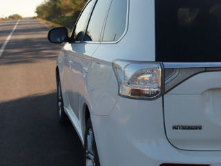 Mitsubishi Outlander foto 2