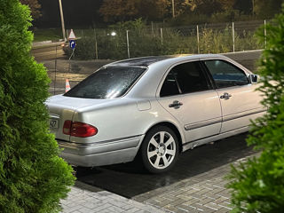 Mercedes E-Class foto 3