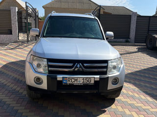 Mitsubishi Pajero foto 2