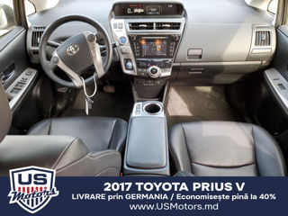 Toyota Prius v foto 8