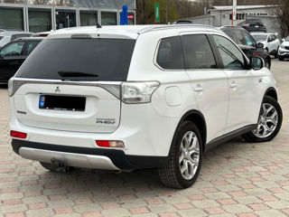 Mitsubishi Outlander foto 3