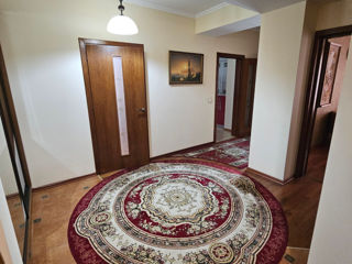 Apartament cu 3 camere, 101 m², Botanica, Chișinău foto 2