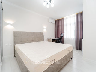 Apartament cu 2 camere, 70 m², Centru, Chișinău foto 2