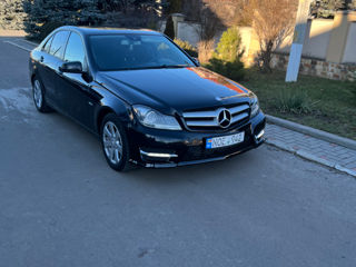 Mercedes C-Class foto 2