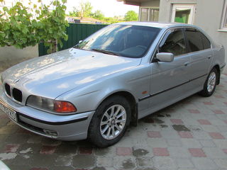 BMW 5 Series foto 1