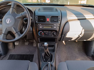 Nissan Almera foto 2