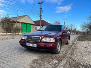 Mercedes C-Class foto 1