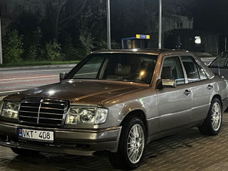 Mercedes E-Class foto 1