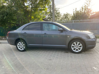 Toyota Avensis foto 4