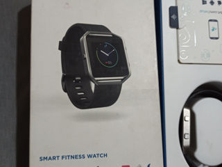 Продаю smart watch Fitbit Blaze очень удобные часы.  Материал корпуса нерж. сталь, силиконовый ремеш