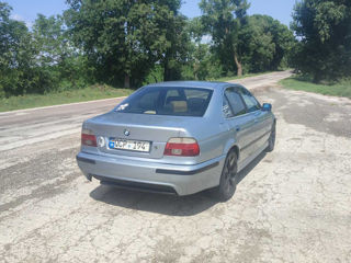 BMW 5 Series foto 4