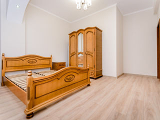 Apartament cu 2 camere, 70 m², Botanica, Chișinău foto 4