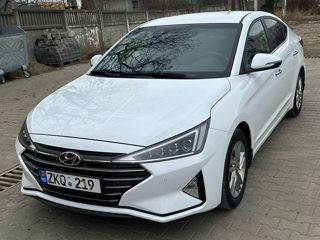 Hyundai Elantra foto 1