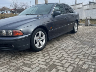 BMW 5 Series foto 2