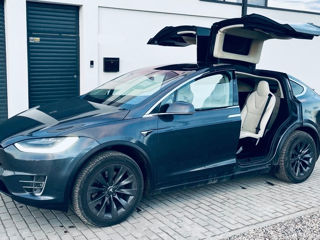 Tesla Model X foto 2