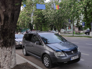 Volkswagen Touran foto 1