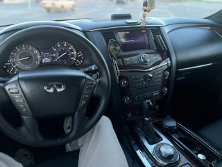 Infiniti QX56 foto 8