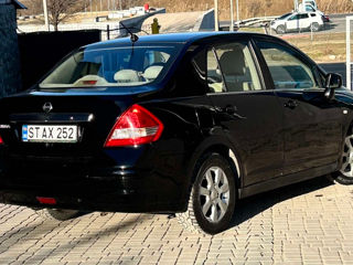 Nissan Tiida foto 2