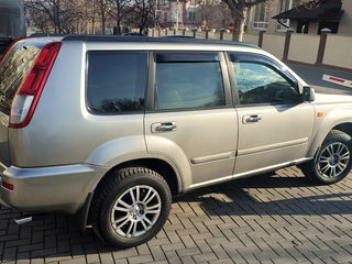 Nissan X-Trail foto 2