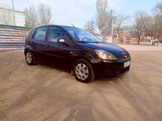 Ford Fiesta foto 3