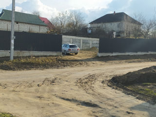 Teren pentru construcții îngrădit 5.96 ari. 200 metri de la traseul central chisinau-orhei. foto 1