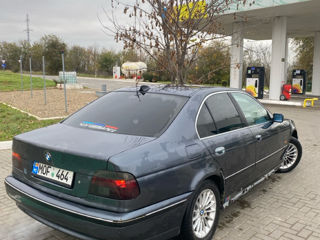 BMW 5 Series foto 2