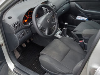 Toyota Avensis foto 6