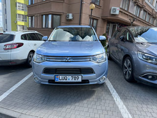 Mitsubishi Outlander foto 1