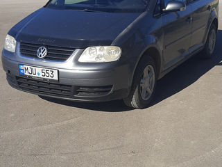 Volkswagen Touran foto 1