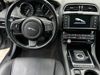 Jaguar XE foto 10