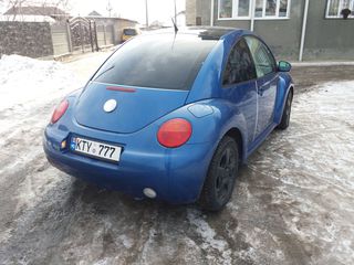 Volkswagen New Beetle foto 2