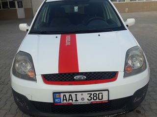 Ford Fiesta foto 5