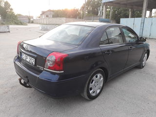 Toyota Avensis foto 4