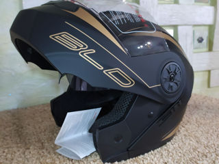 Новый Шлем размер L чёрный мат с золотом 1500 лей .