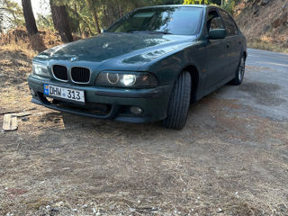 BMW 5 Series foto 3