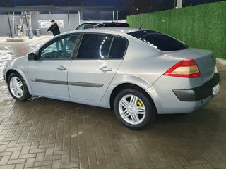 Renault Megane foto 2