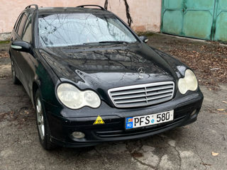 Mercedes C-Class foto 2